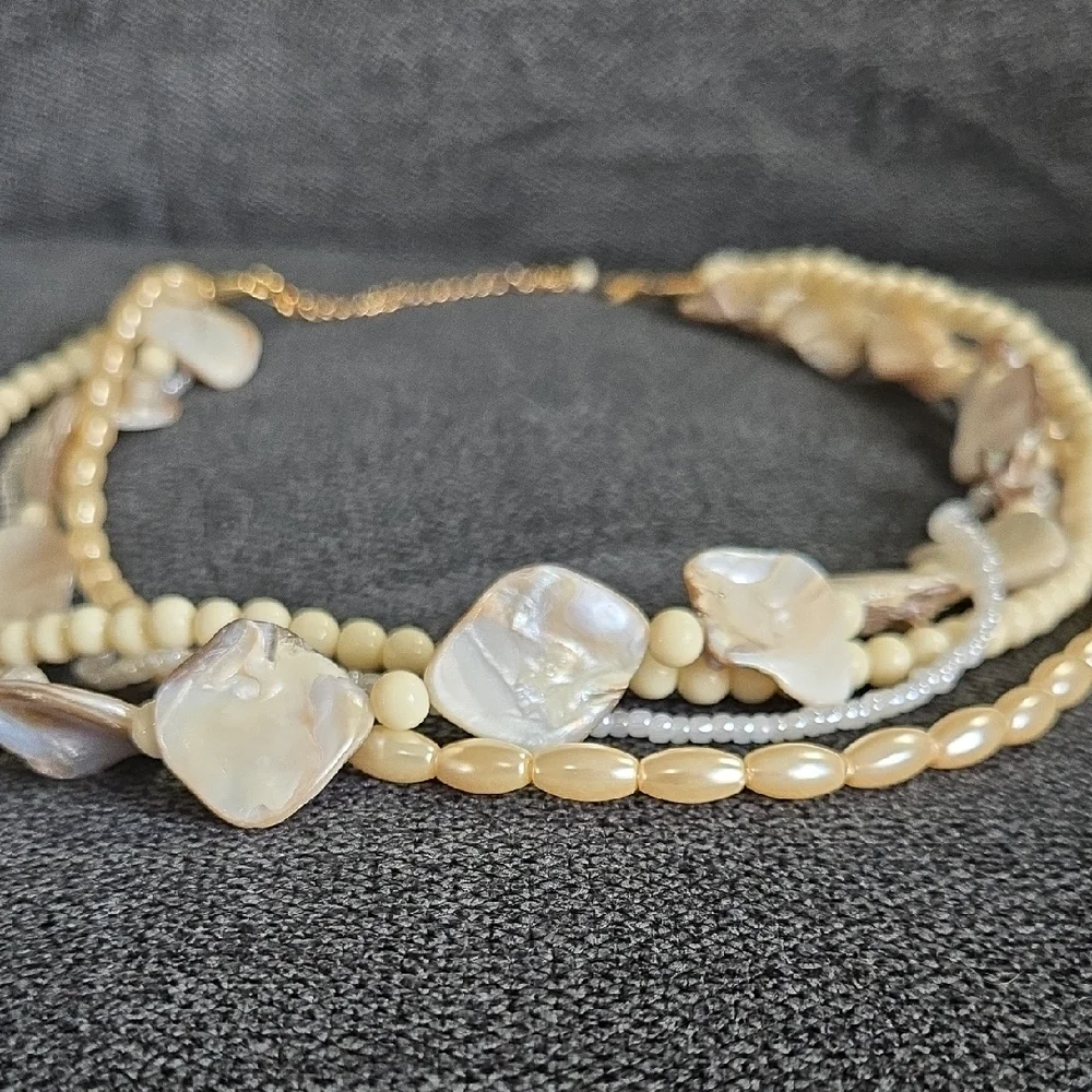 ❤️ Avon Cream Stone/Beed Multi-Strand Necklace- 19